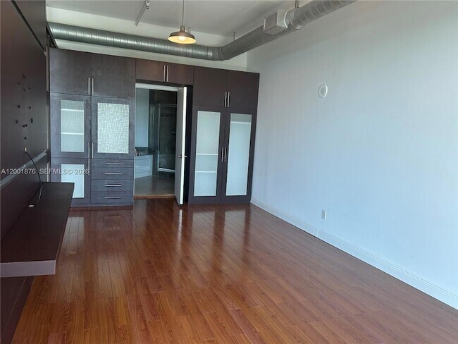 Building Photo - 3029 NE 188th St