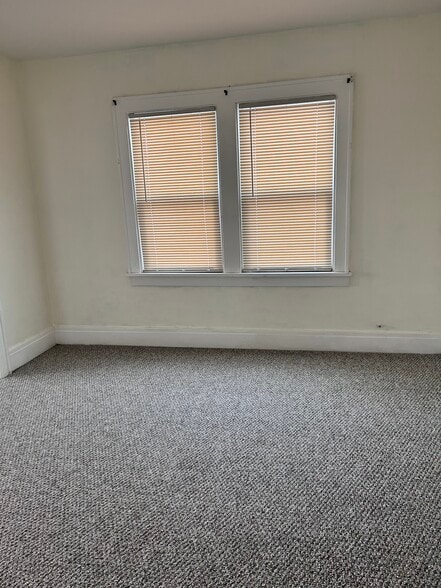 Building Photo - 173 N End Ave