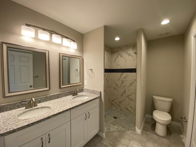 Building Photo - Custom Home - Desirable SW Ocala neighborhood 3/2/2 ** Wont Last**