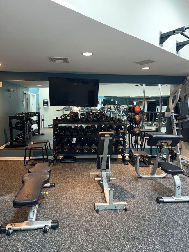 Building Photo - Large, Luxurious 2 Bedroom 2 Bath at Parks...