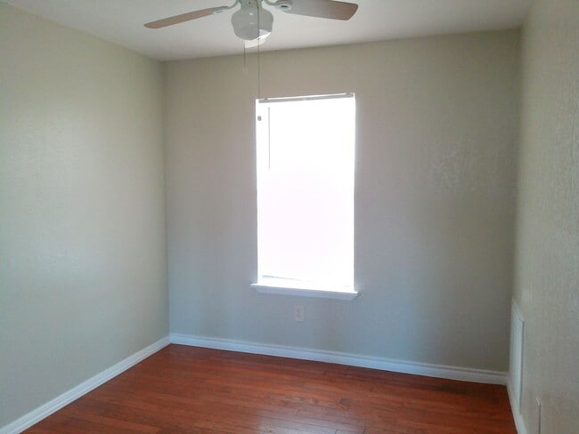 Building Photo - 1509 Marine Dr