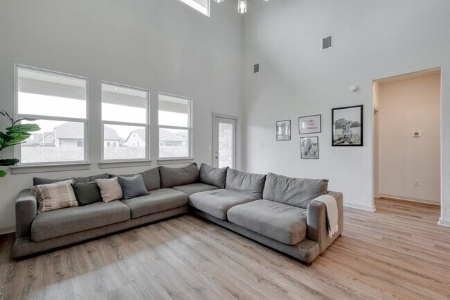 Building Photo - 14005 Mcarthur Dr