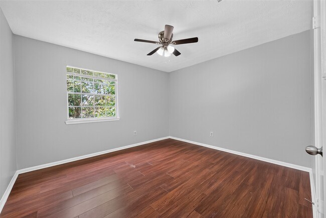 Building Photo - 5703 Green Timbers Dr
