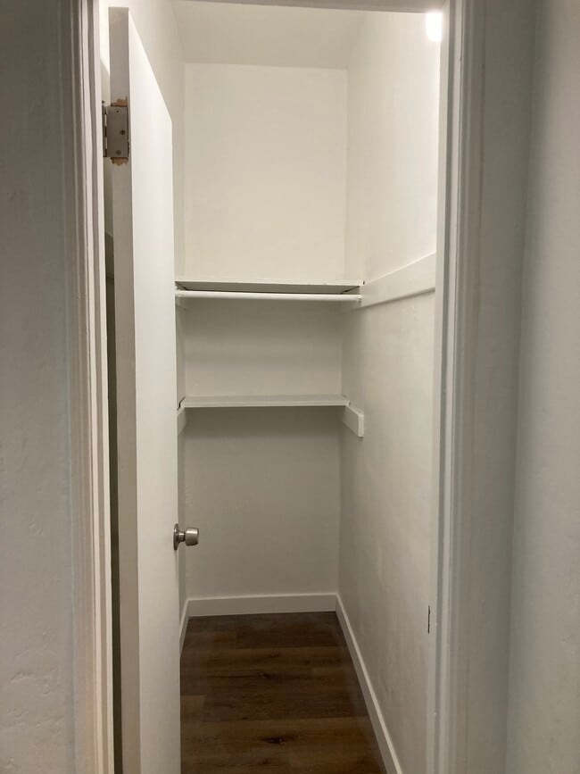 Building Photo - 839 Parkman Ave