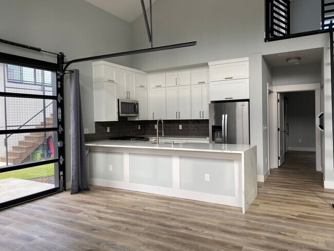 Building Photo - Modern 1 Bed, 2 Bath with Rooftop Patio! **Available to view 5/20**