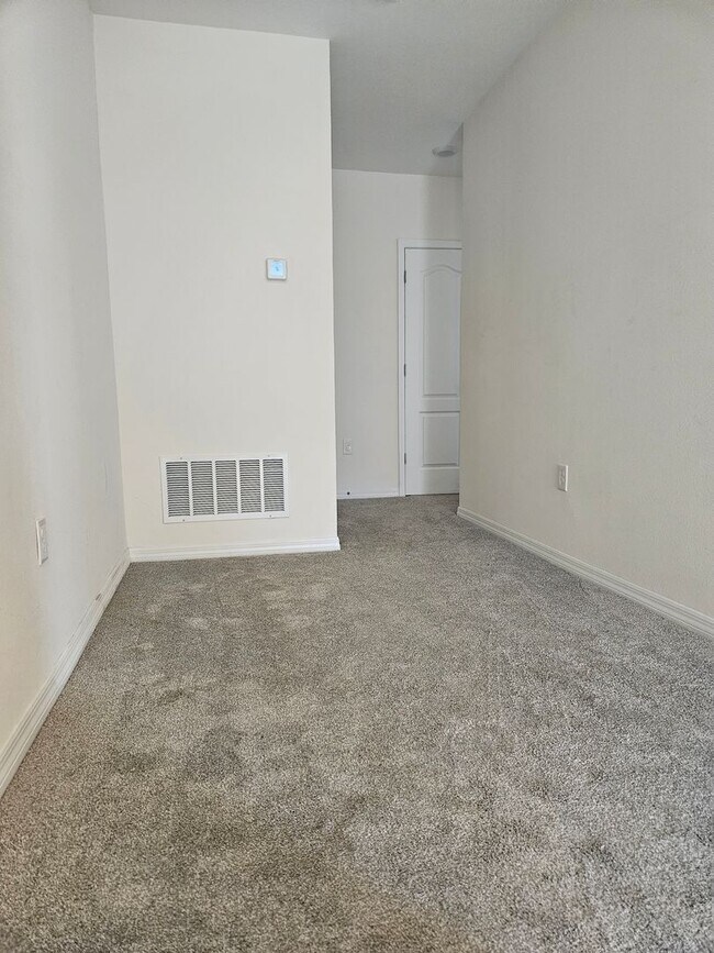 Building Photo - 3 BEDROOM 2 1/2 BATH TOWN HOME COMING SOON