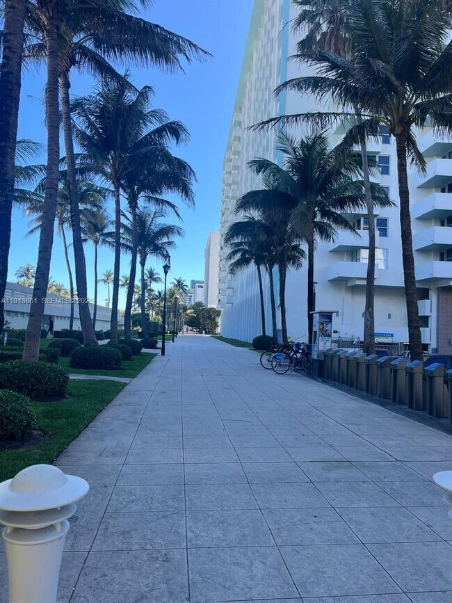 Building Photo - 2899 Collins Ave