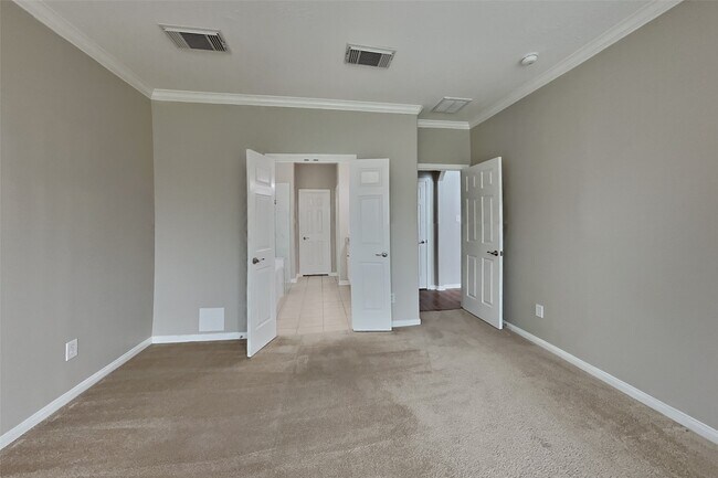 Building Photo - 6714 Village Bridge Dr