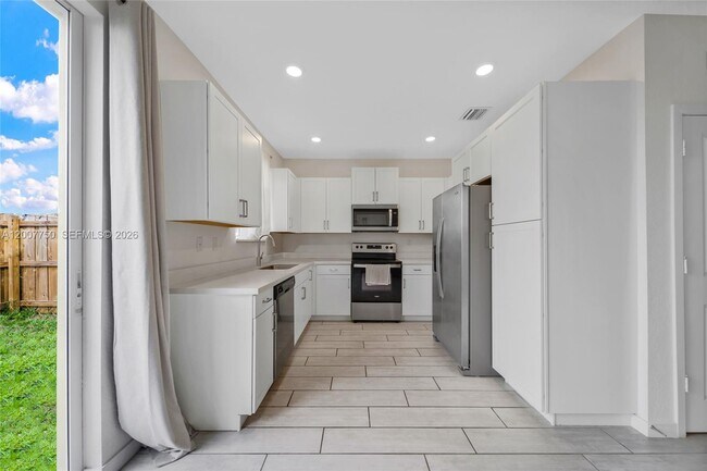 Building Photo - 1158 SE 23rd Ave