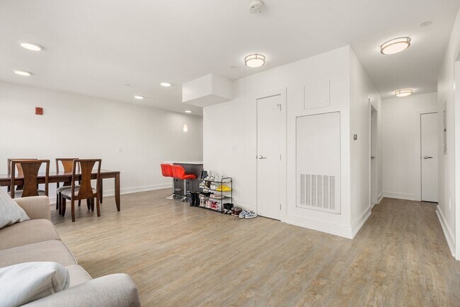 Building Photo - 20 Penniman Rd