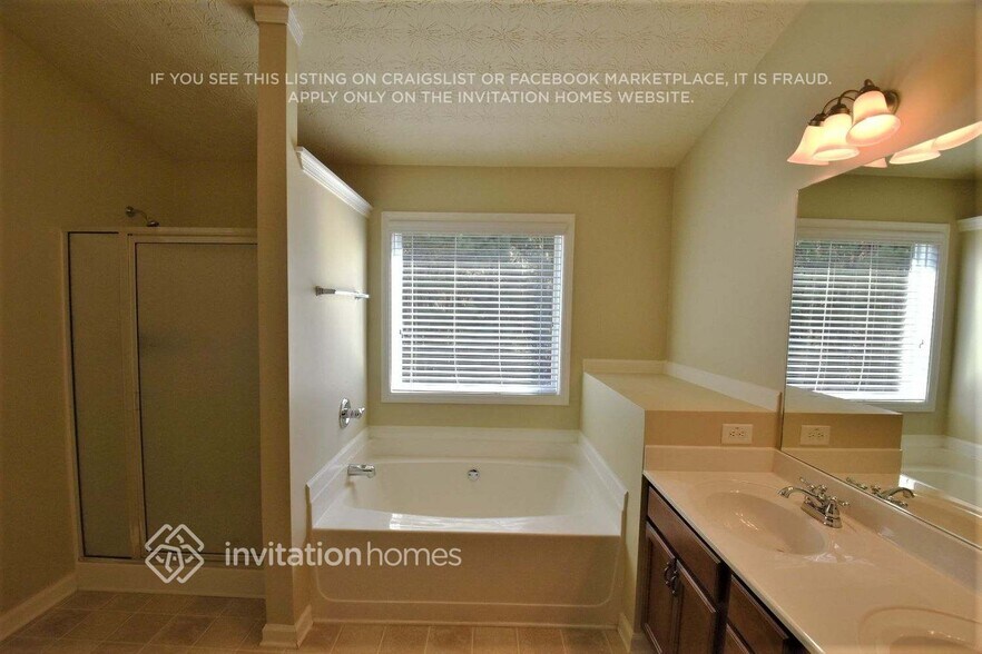 Building Photo - 915 Tamarisk Pl