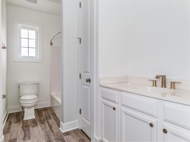 Building Photo - Luxury Townhome in the Heart of Cranberry Twp