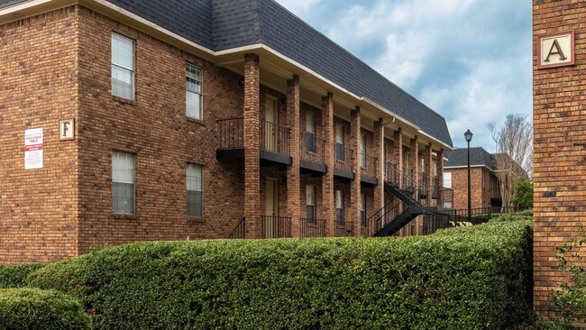 Building Photo - Hardy Manor Apartment Homes