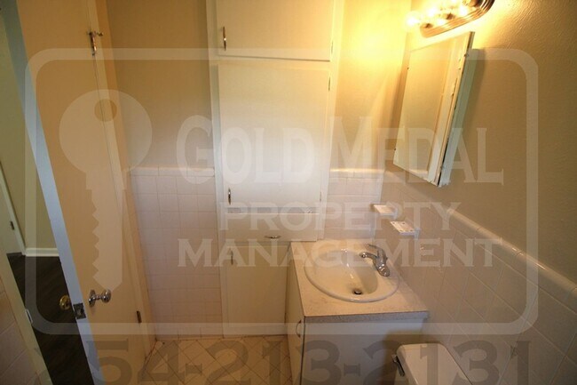 Building Photo - 802 Pecan Cir