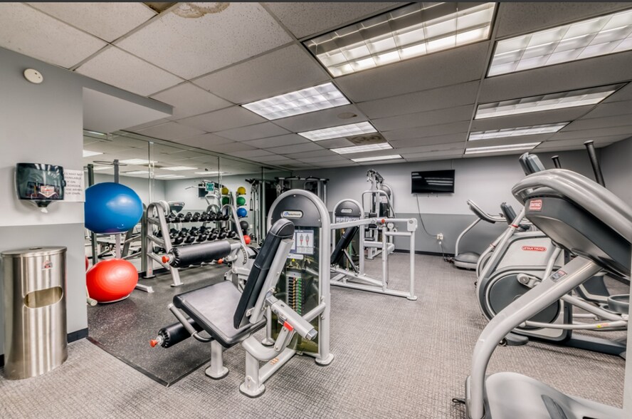 Primary Photo - 6030 N Sheridan Rd