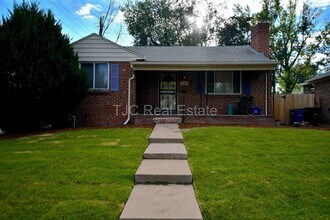Building Photo - Central Park Home For Rent!