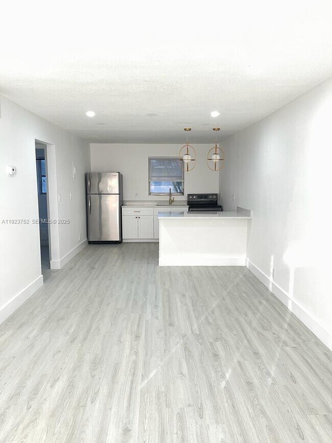 Building Photo - 2418 Polk St