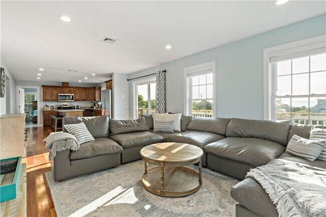 Building Photo - 11 Defelice Rd