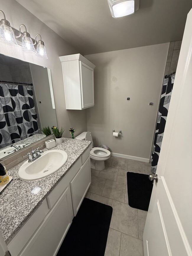 Building Photo - 3/2/2 in West Lubbock!