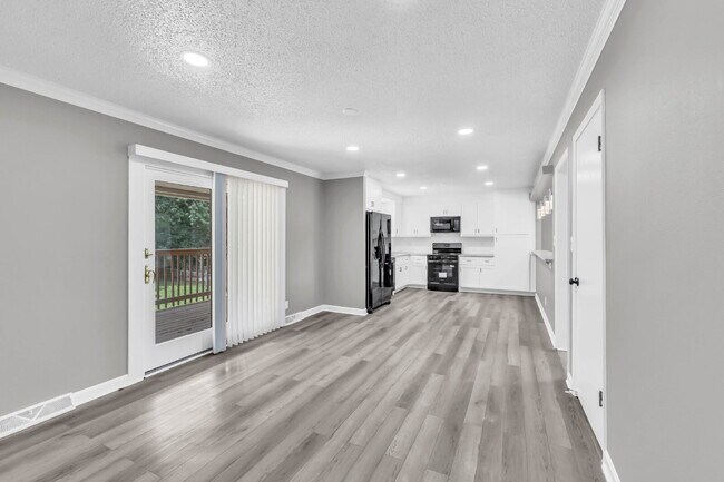 Building Photo - Wonderful 3 bed 2 bath with a modern interior