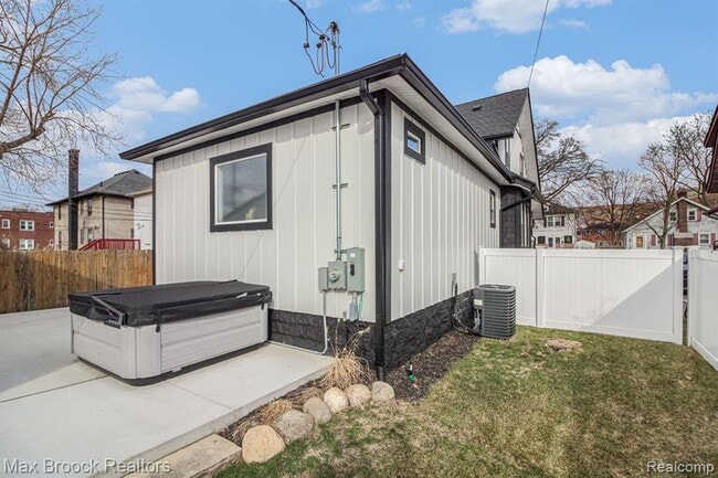 Building Photo - 314 S Laurel St