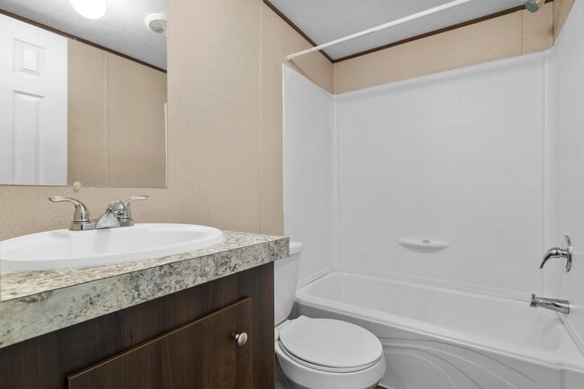 Building Photo - 2 Bedroom, 2 Bathroom Home