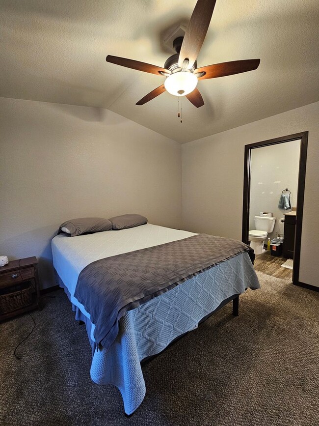 Building Photo - 4 BED | 2 BATH | DOUBLE GARAGE | RAPID VALLEY