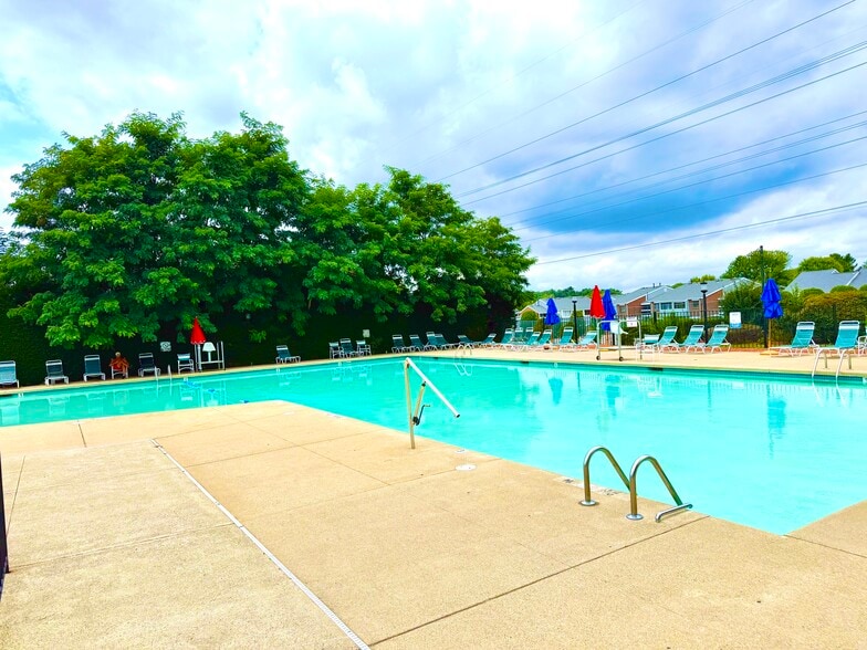 Pool - 47 Meadowood Dr
