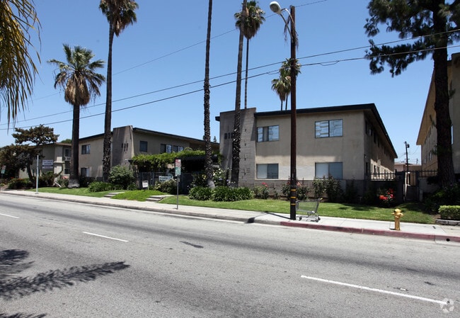 Primary Photo - Riviera Palms
