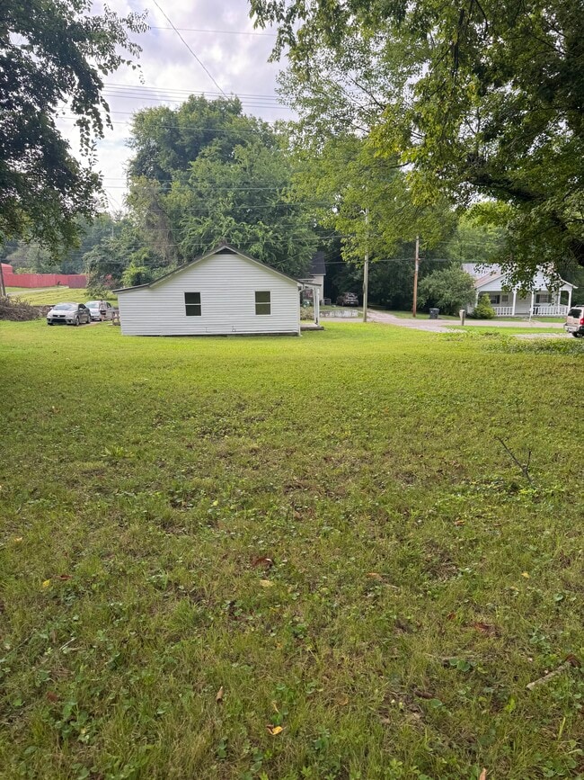 Building Photo - 2911 Brooks Ave