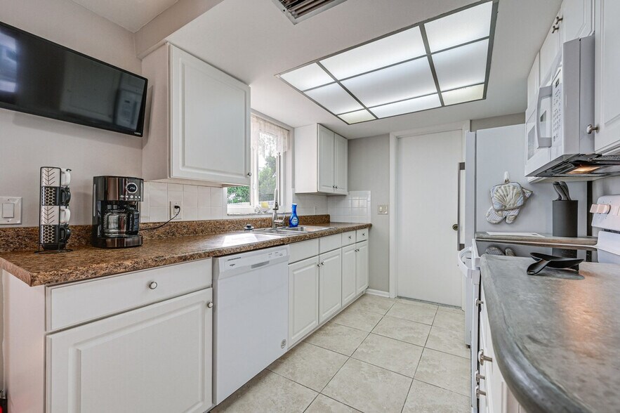 Building Photo - 7536 Topay Ln