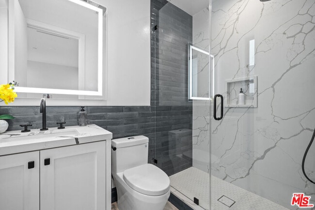 Building Photo - 4475 Mammoth Ave