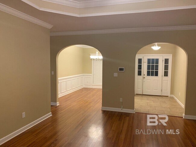 Building Photo - 30460 Pinyon Dr