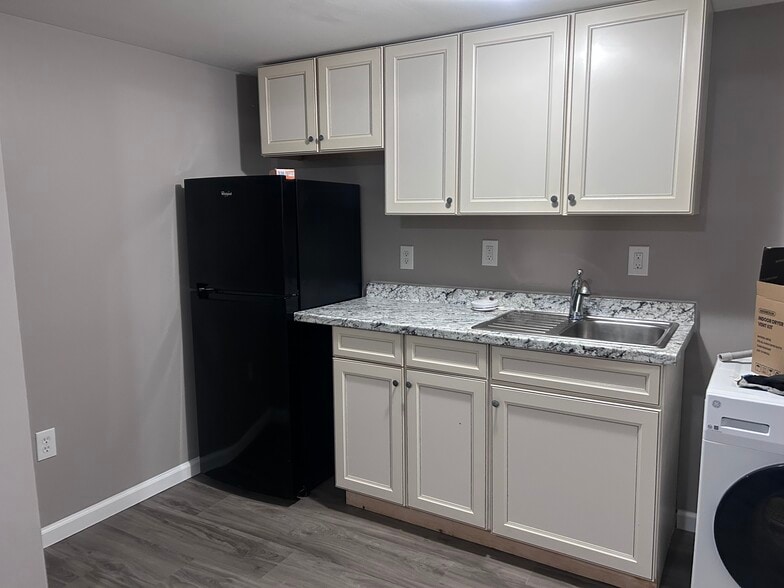 Building Photo - 424 58th St