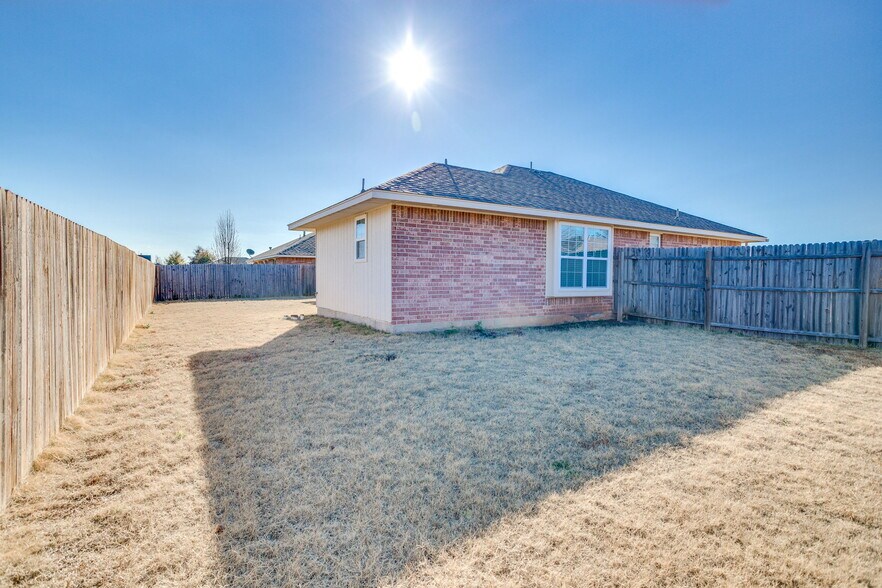 Building Photo - 1308 Heathrow Way