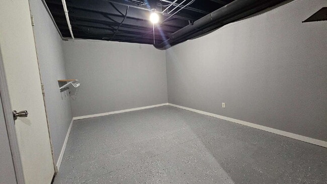 Building Photo - Charming 2-Bed Townhouse Retreat on Harriet Ave  available now.