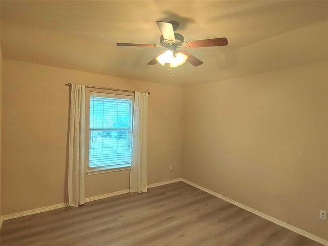 Building Photo - 1601 Lions Den