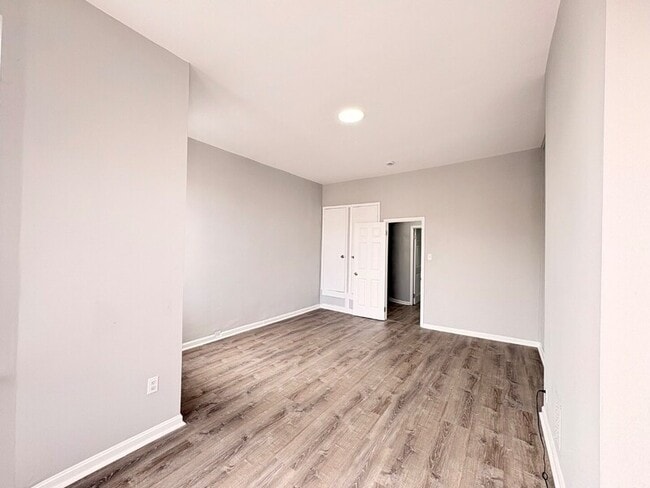 Building Photo - 235x McCulloh St