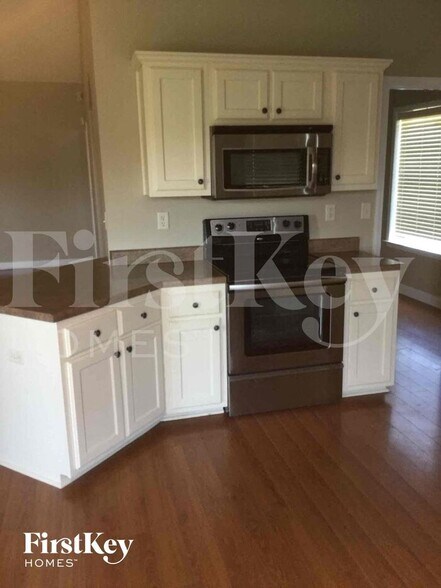 Building Photo - 1628 Needle Oak Dr