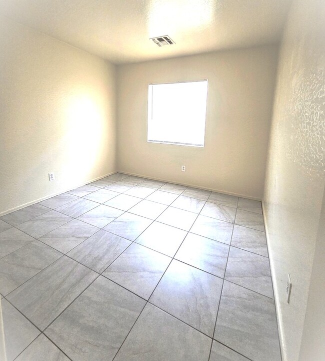 Building Photo - Charming 3-Bedroom, 2-Bath Rental in El Mirage