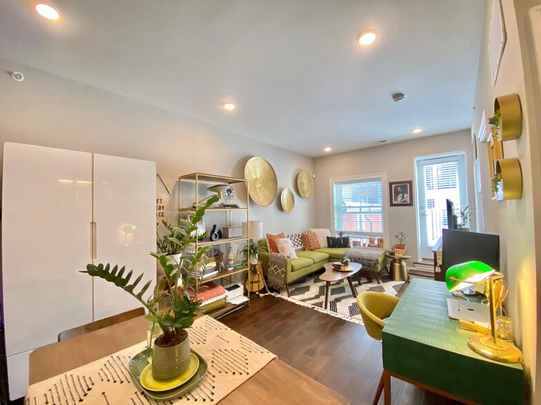 Building Photo - 2010 Walnut St