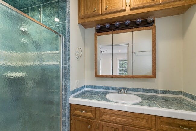 Building Photo - 5710 Greenbriar Dr
