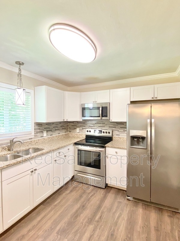 Building Photo - 37 Pennwood Dr