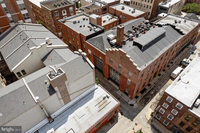Building Photo - 130-36 N Bread St