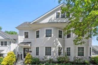 Building Photo - 119 Charlesbank Rd