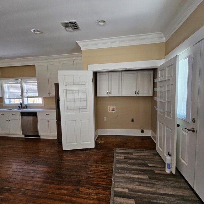 Building Photo - 1007 LA-20