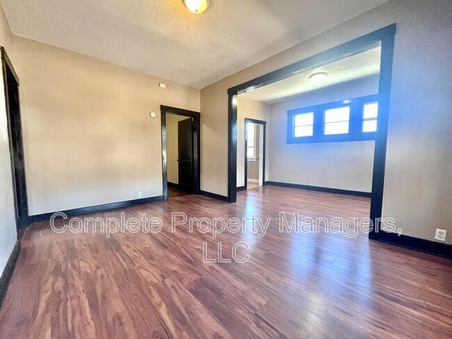 Building Photo - 325 E Washington St