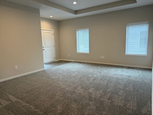 Building Photo - Walkout ranch townhome with 2 stall garage...
