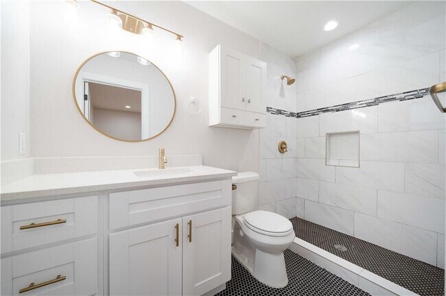 Building Photo - 2515 Berkett Dr
