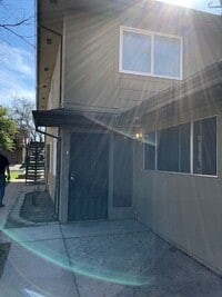 Building Photo - Townhome for Rent! Close to American River College!